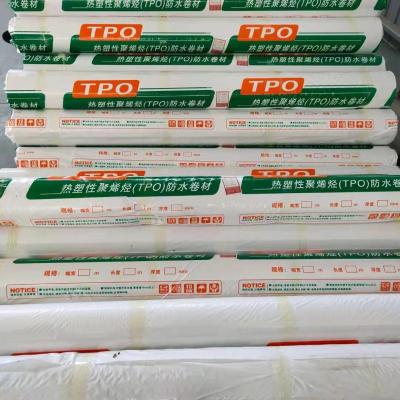 Membrane imperméable à l'eau TPO entièrement adhérée 1,5 mm pour la rénovation de vieux toits en acier