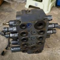 723-82-31100 7238231100 723-82-30100 Pour Komatsu FD35/40-10 FD35Y/40Y-10 FD40Z-10 FD45-10 pièces de chariot élévateur hydraulique soupape de contrôle principale
