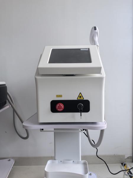 Machine d' épilation laser à diode portable de 808 nm