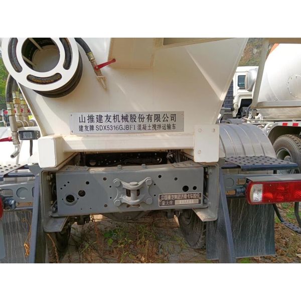 HOWO Hydraulic 10cbm Cement Mixer Truck For Large Concrete Construction
