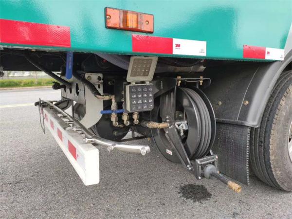 Caminhão de limpeza de estradas de cabina única de 120 cv com lavagem a alta pressão para limpeza de manchas de óleo