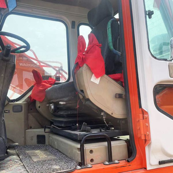 Doosan DX150-7 Used Wheel Excavator 0.6m3 Bucket Capacity 86kw Rated Power