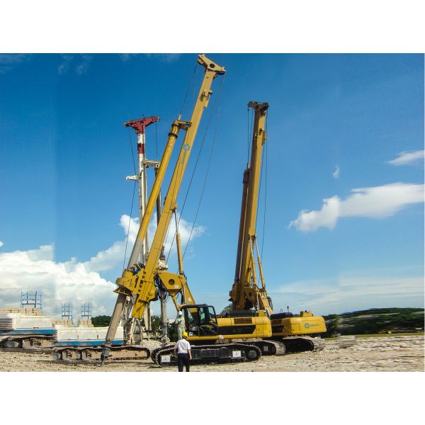 Машина снаряжения скважины сверла земли строительства 180 kN.m гидравлическая сверля складывая