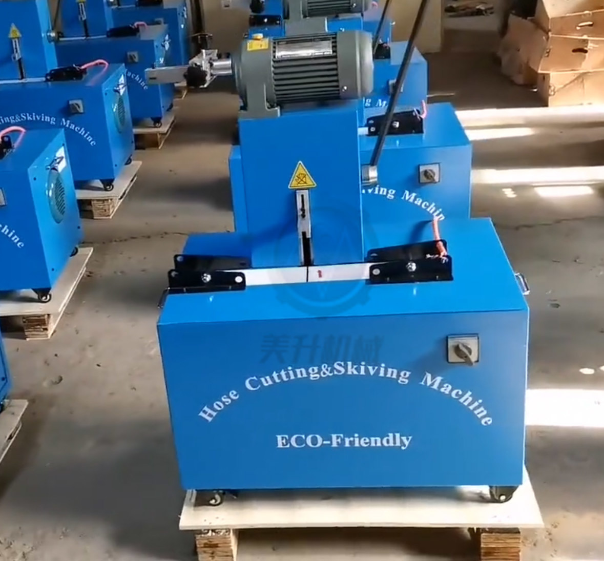 Movable Wheel Hydraulic Hose Cutting Machine with 2700rpm Speed and Integrated Rubber Stripping