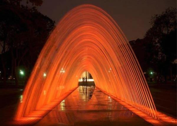 RGB Colored Light Option Jumping Water Fountain Jets With Interactive Sensing
