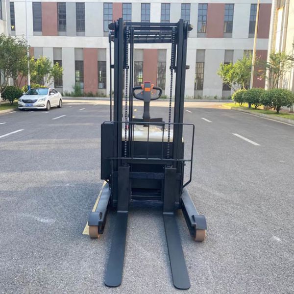Small Load Electric Reach Truck 2000kg CQD20A-35 2T Warehouse Use