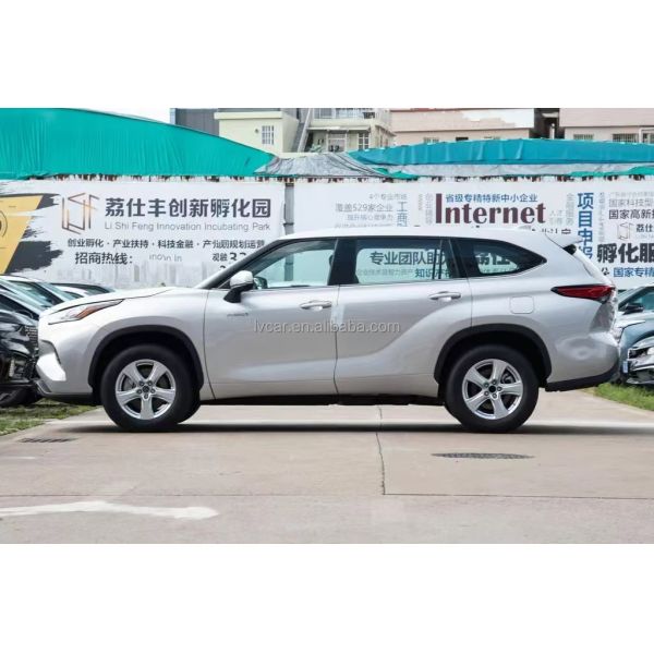 Panoramic Sunroof and Convenience 2023 Toyota Highlander SUV
