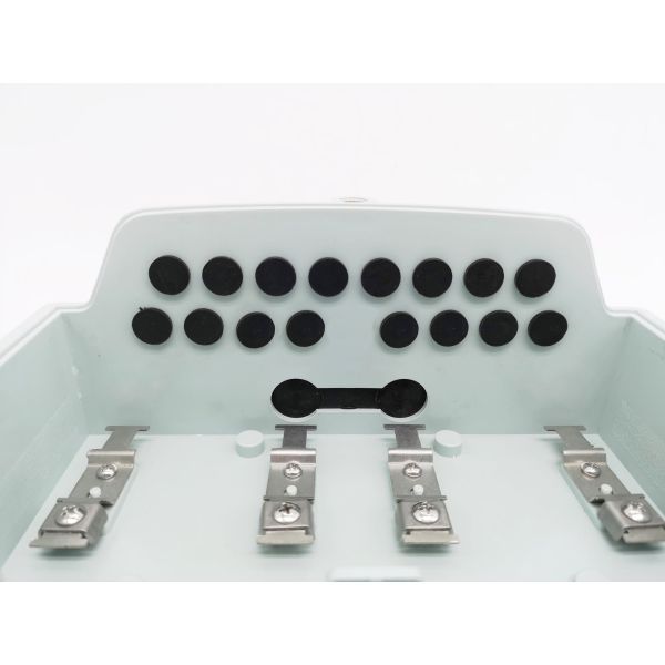 На открытом воздухе порты 96 терминальной коробки 16 оптического волокна вырезают сердцевина из коробки Сплиттер ККО-ФДП-16М 1С16 ЛГС