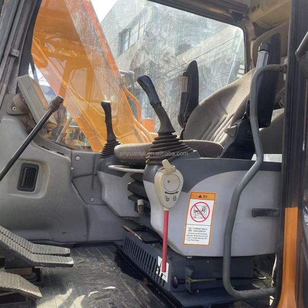 Venta a bajo precio de excavadora y máquina de gancho Sany SY135 de segunda mano de tipo de vía hidráulica original