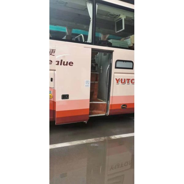 El transporte público urbano Yutong usado transporta al coche usado de visita turístico de excursión Buses LHD del viaje que el EURO diesel V utilizó los autobuses