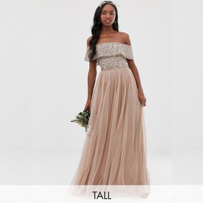 Vestido maxi de túllas com palhinhas delicadas em vermelho-azuis