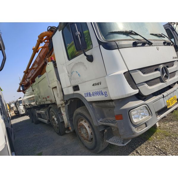 ZOOMLION 52m camión de la bomba de hormigón 2013 bomba de auge chasis de Benz