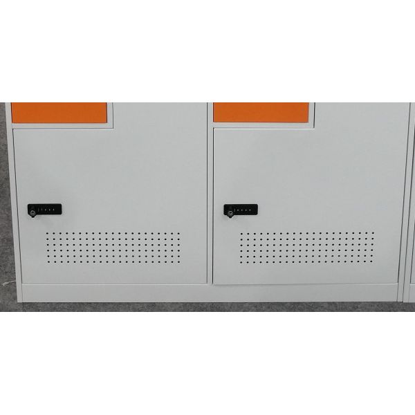 Le revêtement L de poudre forment deux casiers en acier de porte du ton 4 pour l'école de bureau