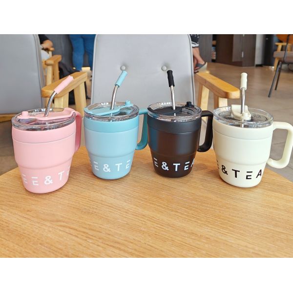 Taza de viaje aislada 1pcs 480ml Taza de café de acero inoxidable con tapa de paja Taza térmica para bebidas calientes y frías Agua té Leche de oficina Botella portátil al aire libre