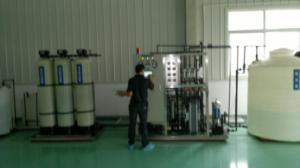 Système industriel d'eau purifiée pour usine de transformation cosmétique avec