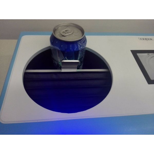 Varredor automático exato do líquido da garrafa