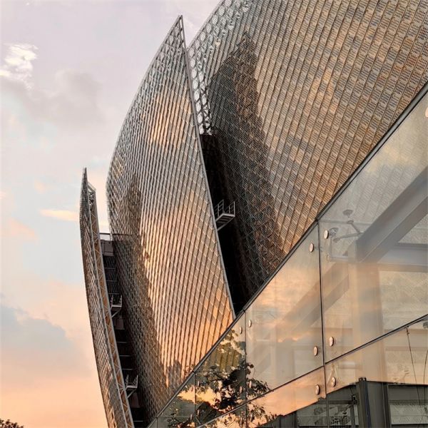 Different Thickness High-Performance Weather-Resistant BIPV Solar Glass for Modern Architecture