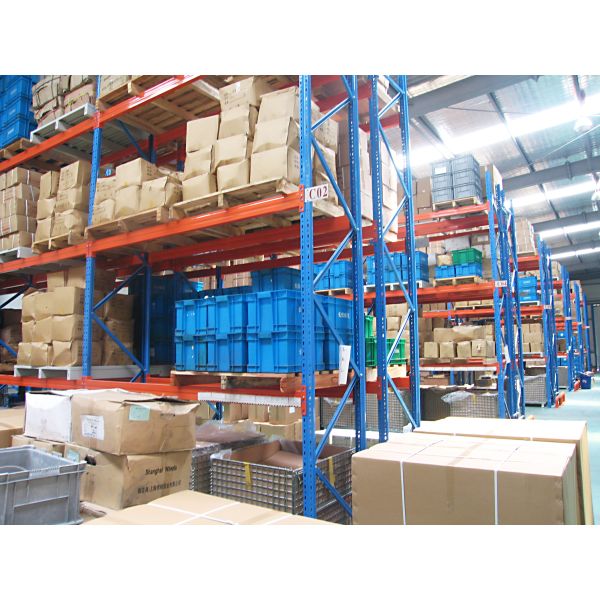 100% de selectividad de los sistemas de estanterías para paletas de almacén