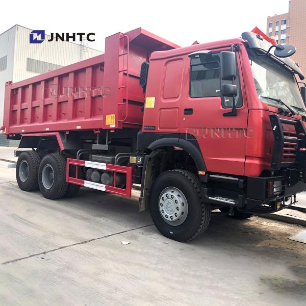 Caminhão basculante da cor vermelha 336hp Sinotruk Howo com 10 rodas e capacidades 18m3