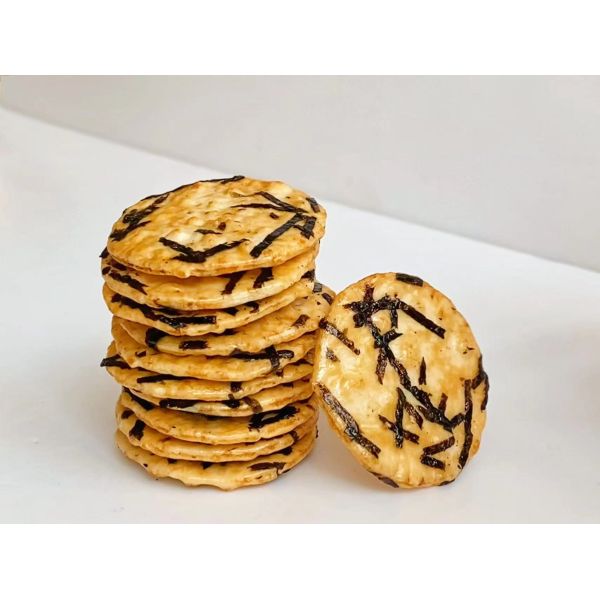 Торты риса зерна шутих риса морской водоросли вкуса пиццы очень вкусные здоровые все