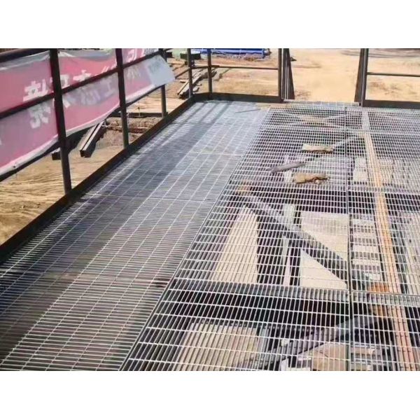 l'immersion chaude de la grille 60mm d'acier au carbone de 20mm a galvanisé la grille en acier de passage couvert