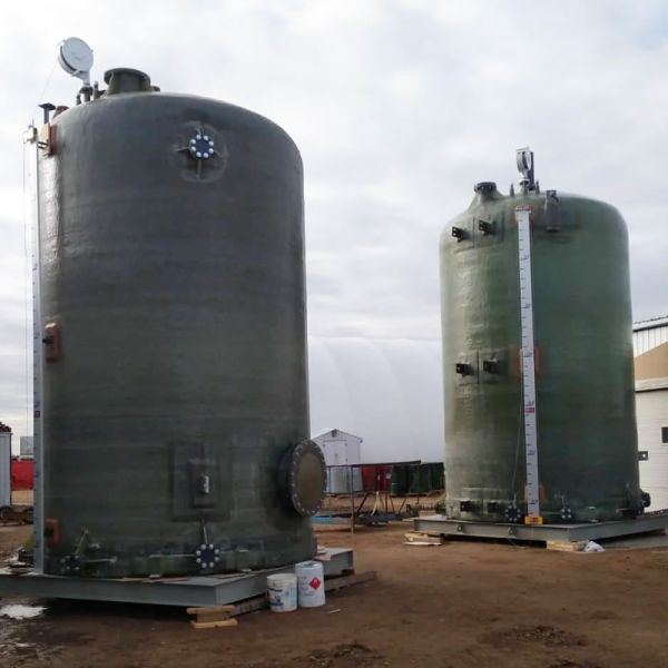 Vertical Reactor Fiberglass Storage Container With Agitation Suitable For Mixing Reacting And Storage