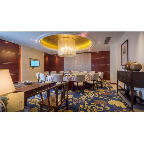 OEM/ODM Customized Luxury Commercial Furniture Collection with Solid Wood for Hotel, Villa, Resort, Apartment, Bar and Restaurant
