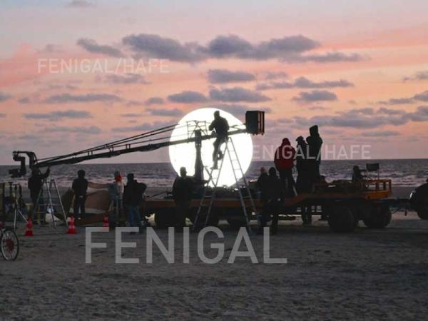 12kw Outdoor Film Lighting Balloons Suspended By Truck Crane Rig