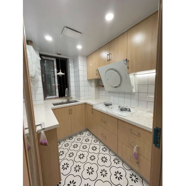 Cream White Kitchen Cabinet With Timber Countertop For Durable Kitchen
