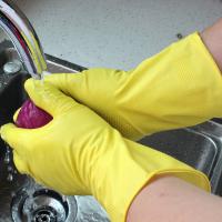 Luvas alinhadas do látex do látex da cor rebanho amarelo, deslizamento das luvas da lavagem da louça da cozinha anti