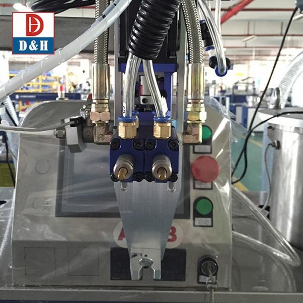 Máquina de distribuição de cola robótica de 460 kg para mistura composta de partes AB na fábrica