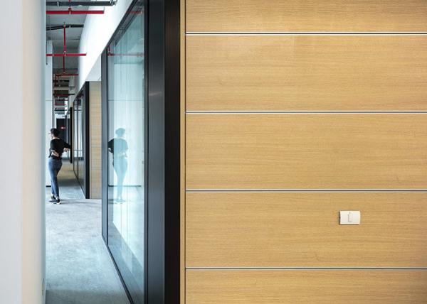 Interior Office Wooden Partition Wall Supplier Solid / Glass Partition Wall