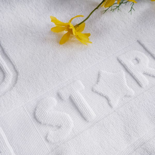 Jacquard Logo Hotel Collection Bath Mats , 100% Cotton Hotel Bathroom Floor Mats 32s Yarn Count