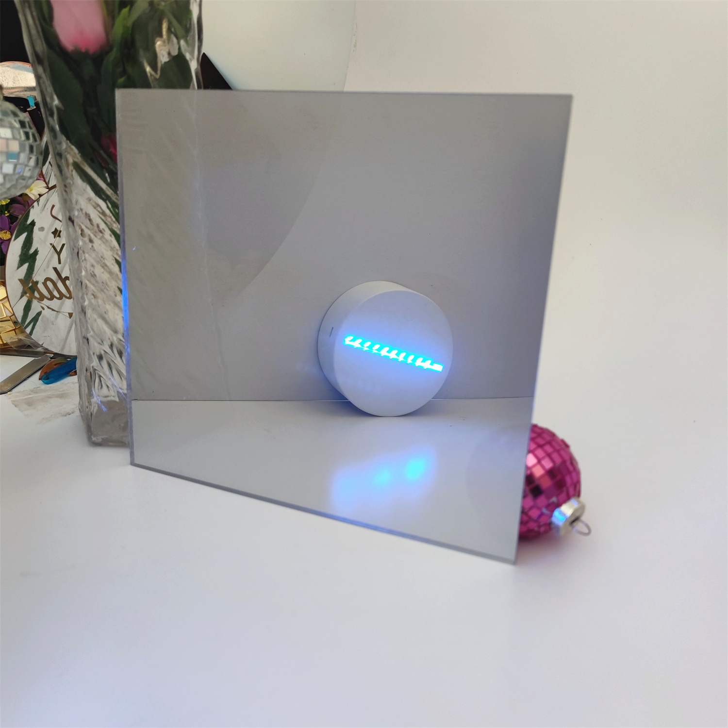 600×600mm 2 Way Mirror Acrylic Sheet 1.8mm Thickness With 10% Light Transmission