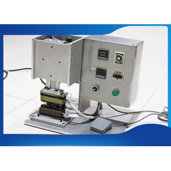 機械の上の60pcs/min 1800w Verticalfホイルの袋のシール