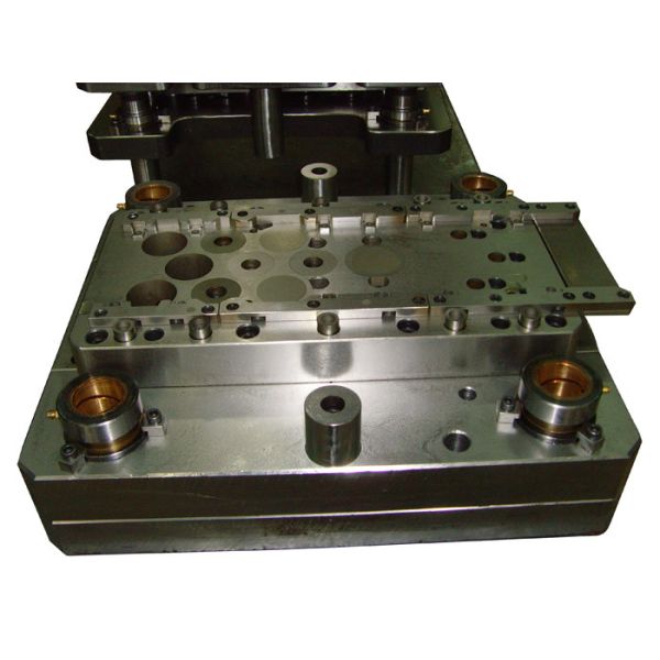 打つ自動車押すダイス、自動車押す部品を消す洗濯機