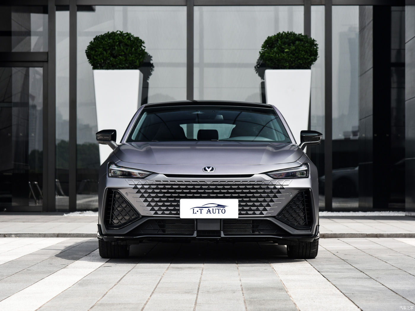 2024 Changan UNI-V Plug-In Hybrid Gasoline Electric Car Vehicle Max Speed 205km/h