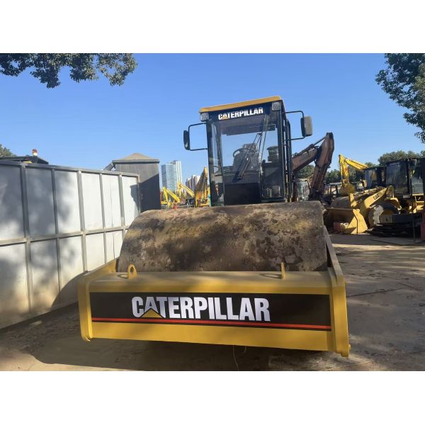Original Japan Used Caterpillar CS-683E Single Drum Road Roller In Excellent Condition