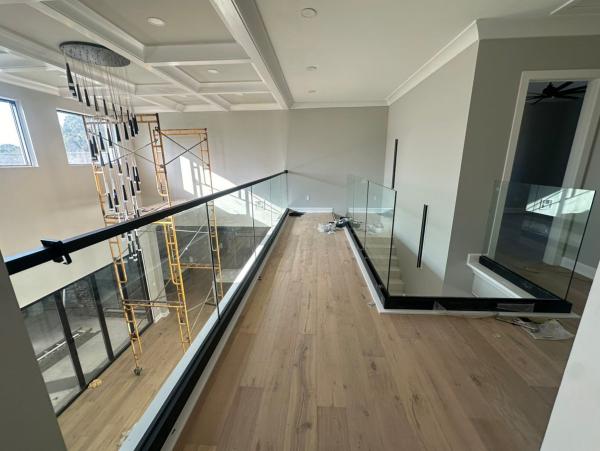 Clear Safety Aluminum U Channel Glass Railing Powder Coated Aluminum Glass Balustrade