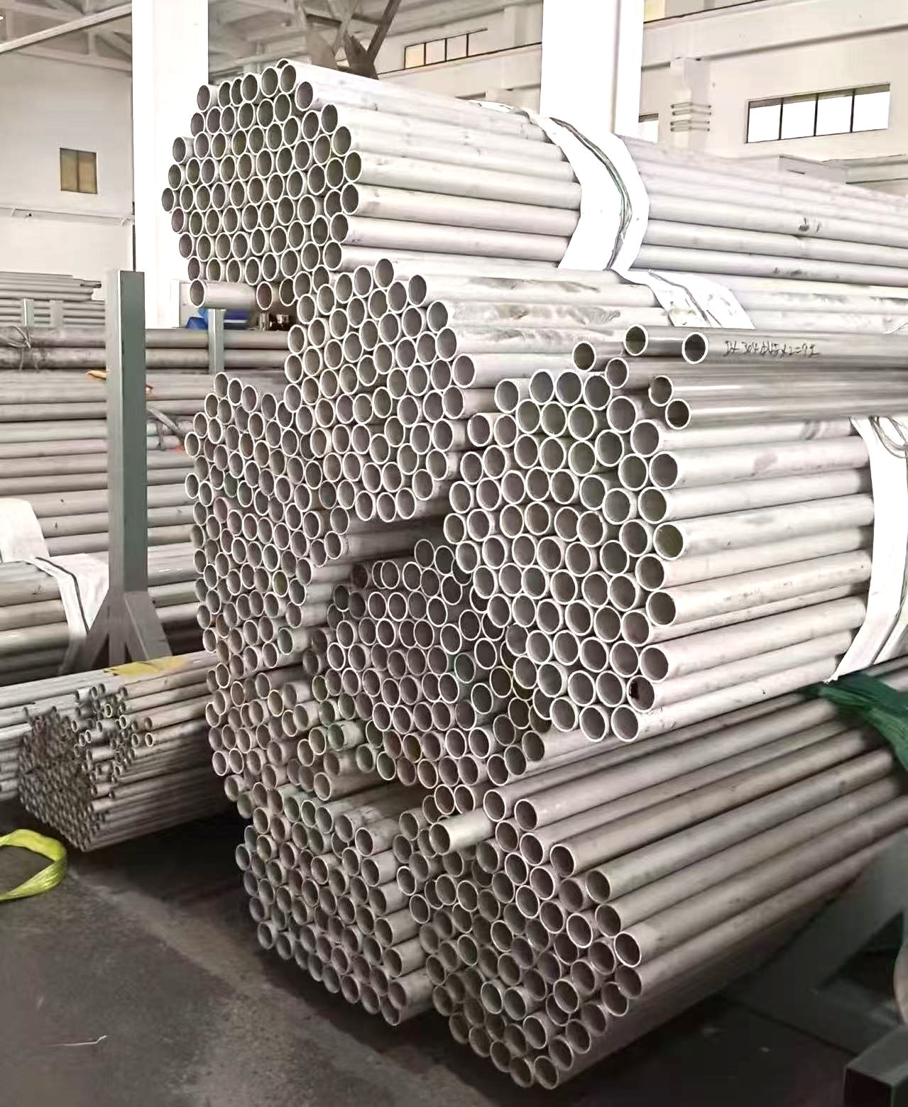304 ，304L stainless steel seamless pipes are used in fields such as fluid