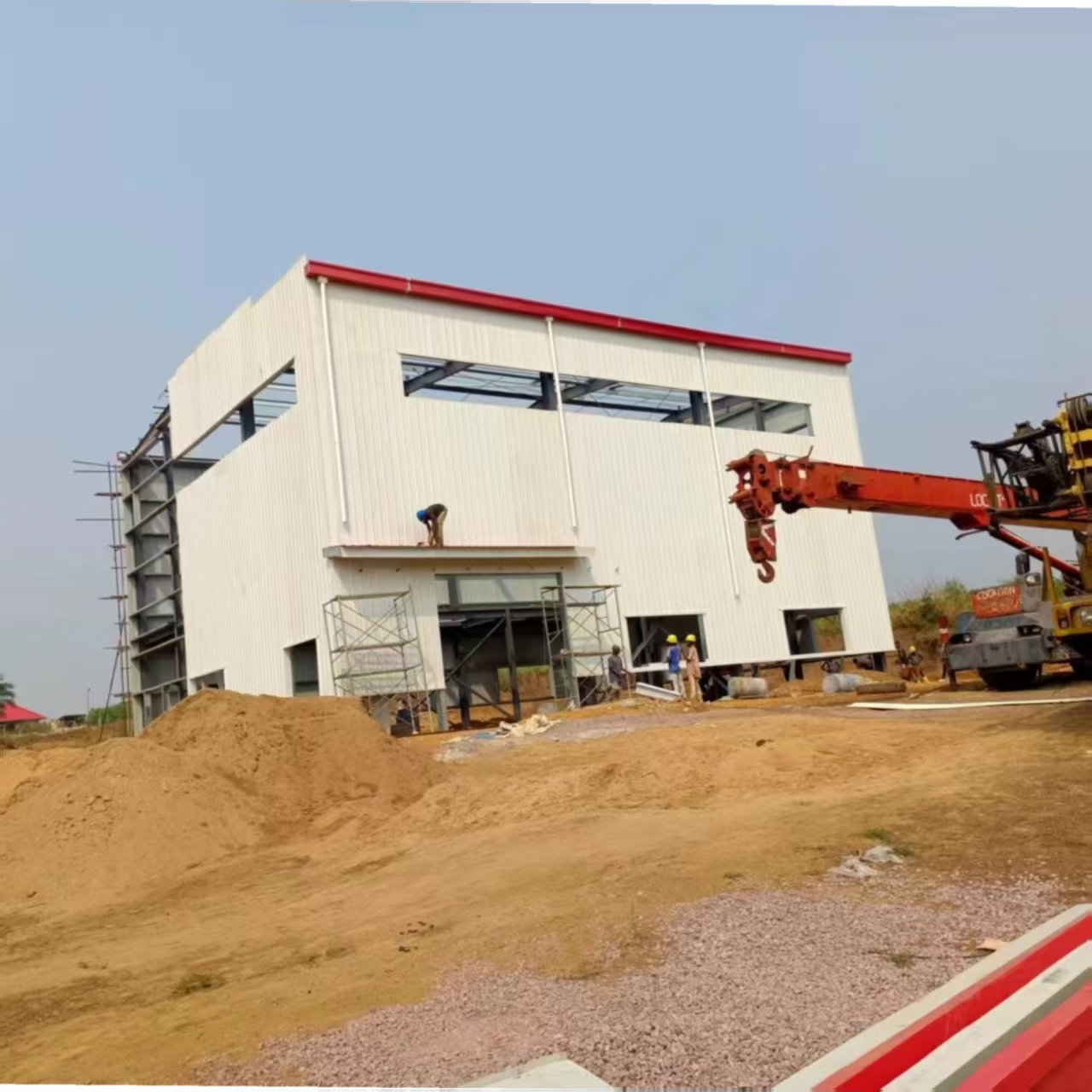 Prefabricated Steel Structure Building with Hot DIP Galvanized Finish, Up to 60m Span Width, and 50 Years Structure Usage