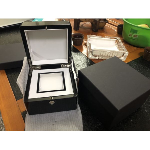High-end Gifts Look No Further Than This Wooden Watch Box with Paint Finish