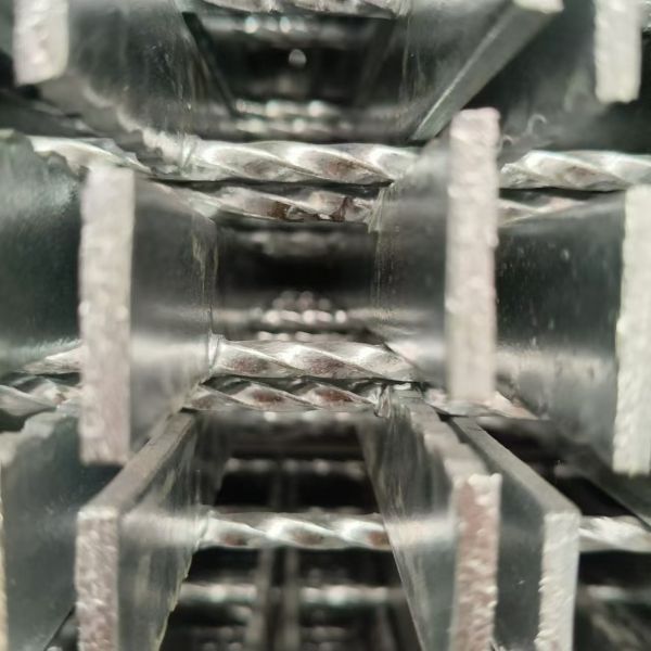 Stable and Sturdy Industrial Steel Grating for High Load Capacity