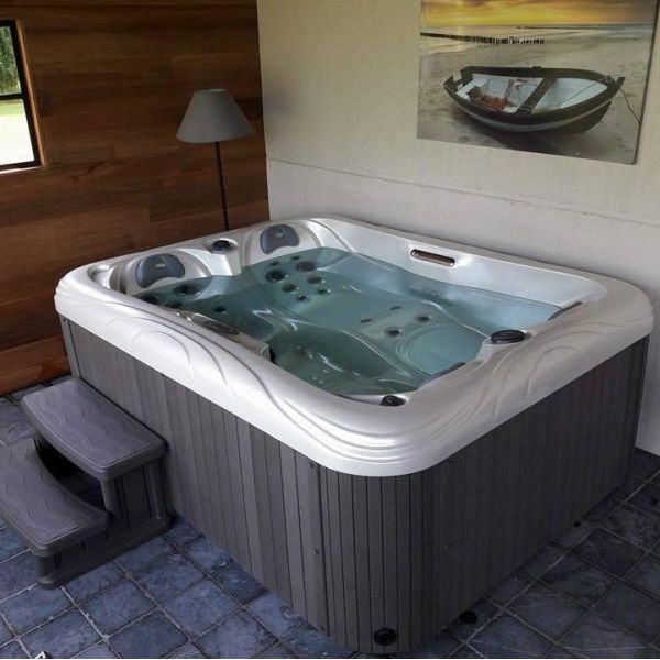 Pearl White Massage Spa Bathtub Outdoor Hot Tubs For 3 People