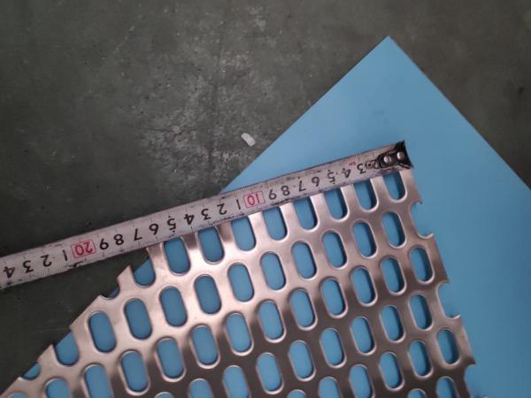 0.7mm 1mm 2mm Aluminium galvanisé en acier inoxydable métal perforé conception de trou personnalisé