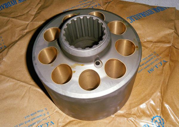 La pompe hydraulique de l'excavatrice PC300-6 partie le bloc-cylindres HPV132 708-2H-04140 708-2H-23160