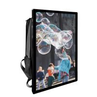 Lumière élevée 27 pouces sac à dos humain alimenté par batterie LCD Moniteur réseau WIFI