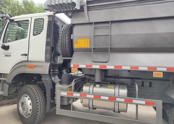 SINOTRUK HOWO LHD 6×4 10wheels U-type Dump Truck For 40Tons Minning