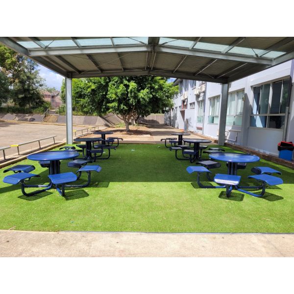 Металлические пикничные столы с перфорацией