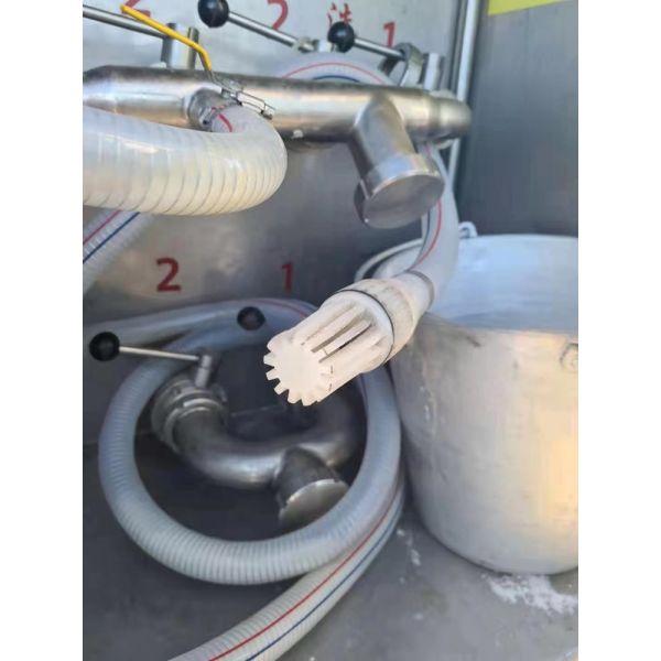 Транспортные танкеры с большим объемом от 1000 л до 80000 л для транспортировки молока на большие расстояния в молочной промышленности